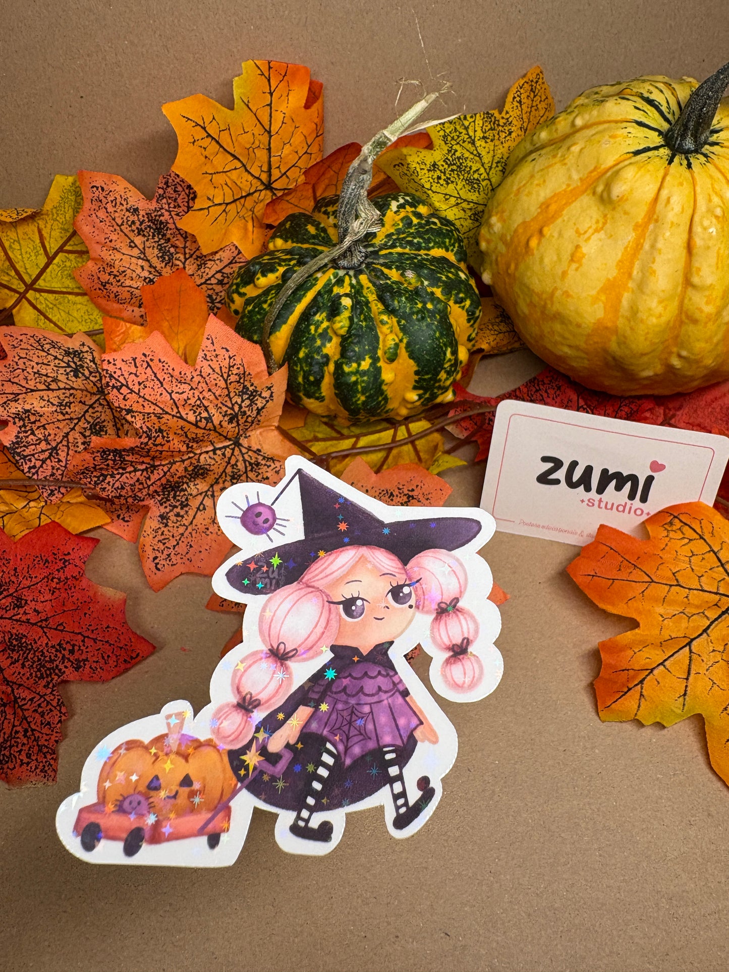 Sticker Die-cut - „Mica vrăjitoare roz” – Holografic