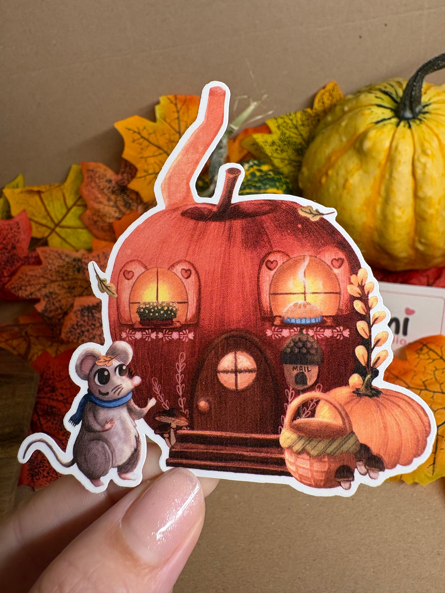 Sticker Die-cut - „Șoricelul din Măr”