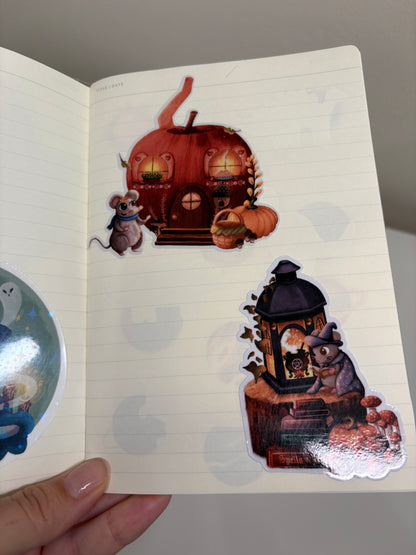 Sticker Die-cut - „Șoricelul din Măr”